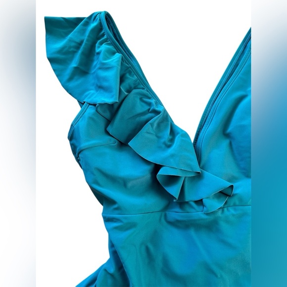 Cupshe Blue One Piece Swimsuit with Plunging V-Neckline - Picture 4 of 7